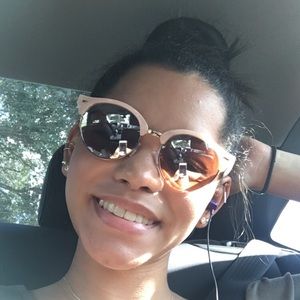 Meet your Posher, Amaris